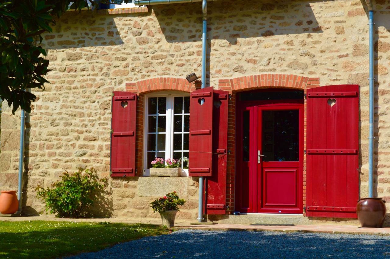La Pichonniere Bed & Breakfast Isigny-le-Buat Dış mekan fotoğraf
