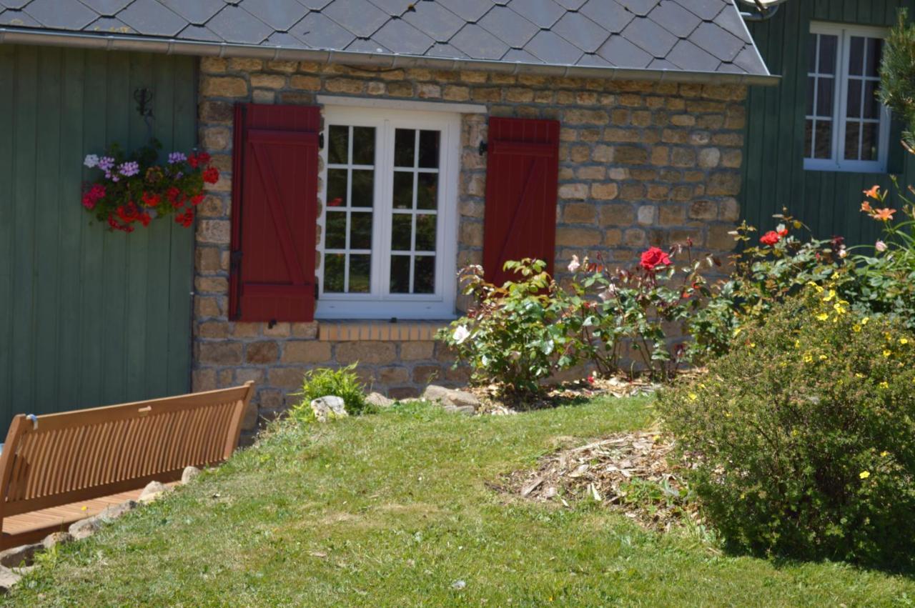 La Pichonniere Bed & Breakfast Isigny-le-Buat Dış mekan fotoğraf